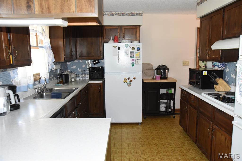 840 North Union Street Staunton, IL 62088 - Photo 18 of 41