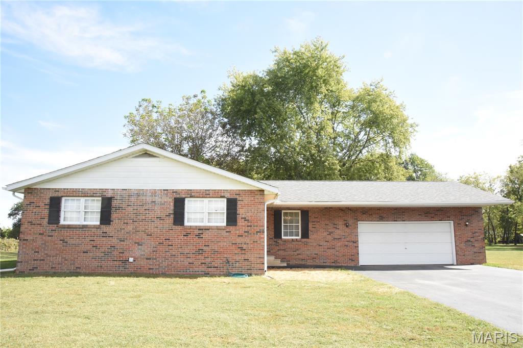 840 North Union Street Staunton, IL 62088 - Photo 2 of 41