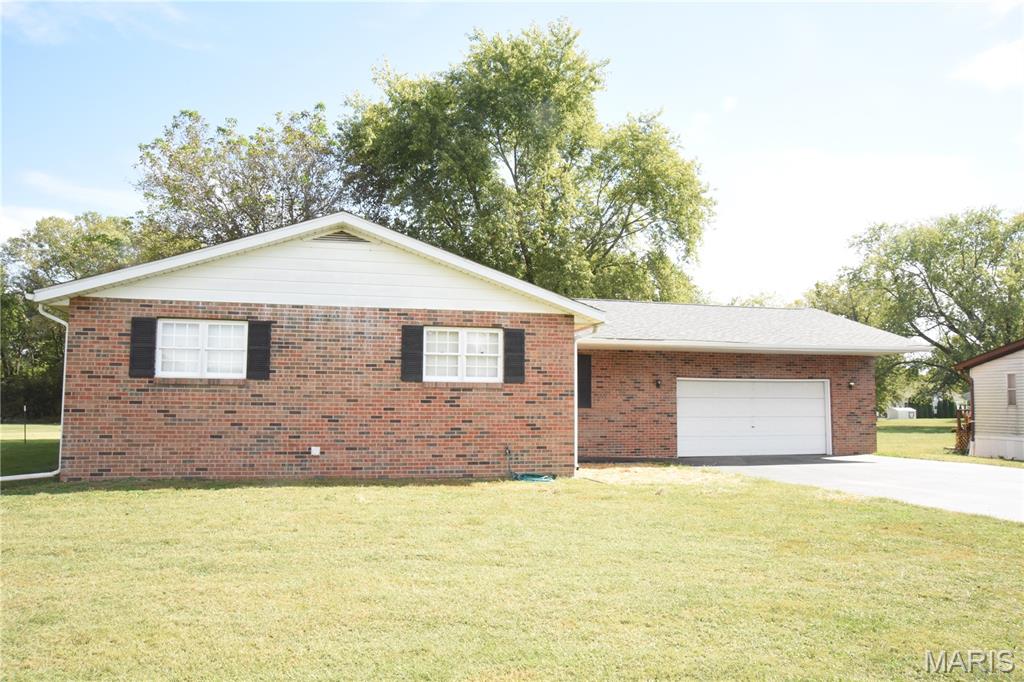 840 North Union Street Staunton, IL 62088 - Photo 5 of 41