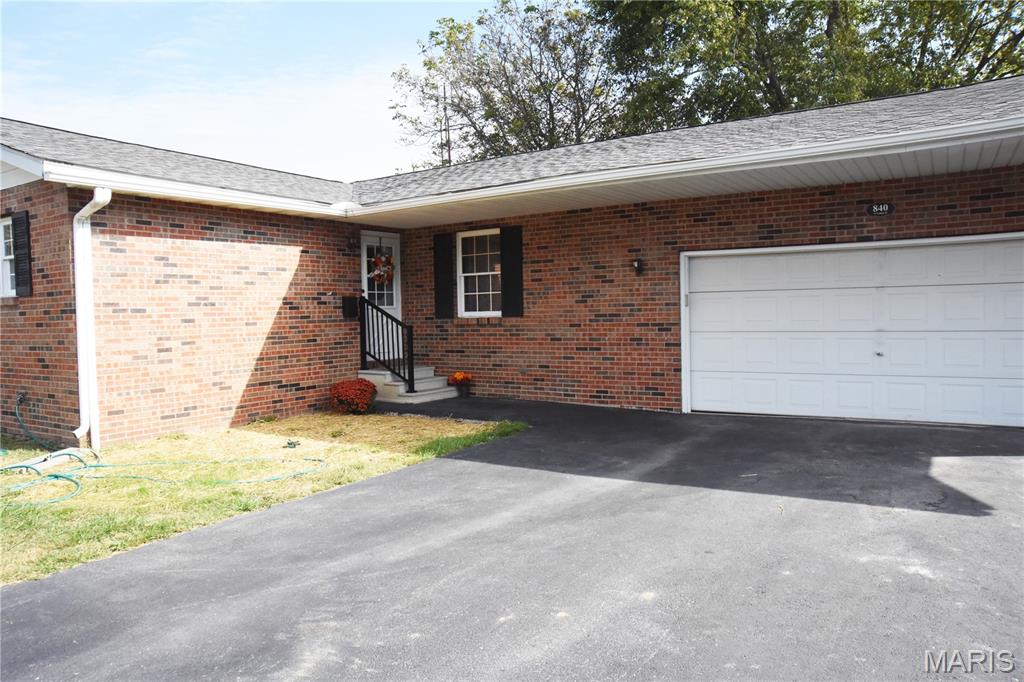 840 North Union Street Staunton, IL 62088 - Photo 6 of 41