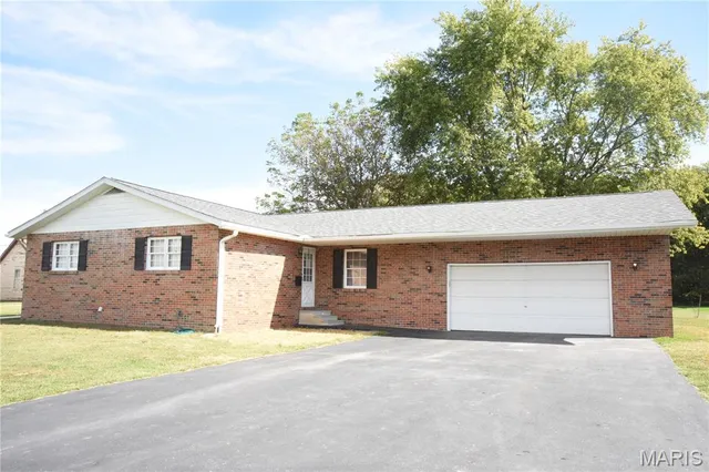 $259,900 | 840 North Union Street, Staunton, IL 62088