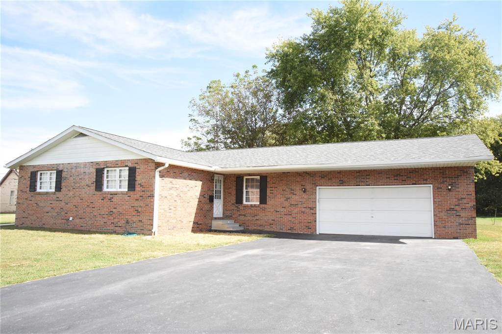 840 North Union Street Staunton, IL 62088 - Photo 7 of 41