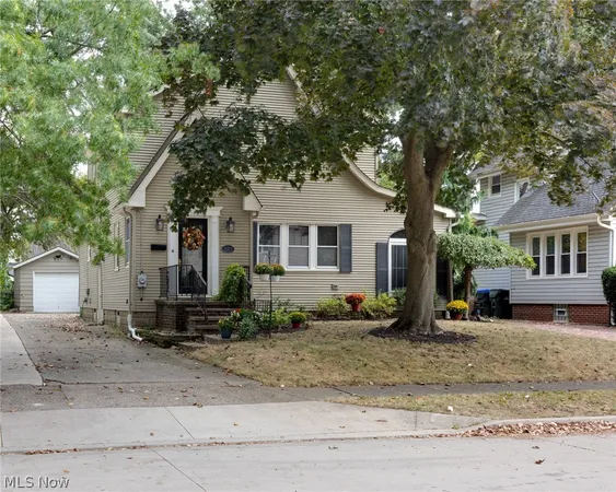 $2,300 | 2029 18th Street, Cuyahoga Falls, OH 44223