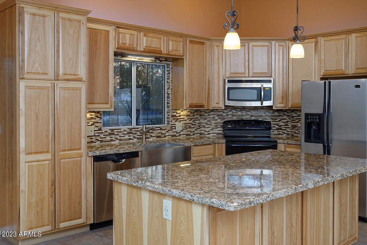 2725 West Irvine Road Phoenix, AZ 85086 - Photo 12 of 33 Kitchen