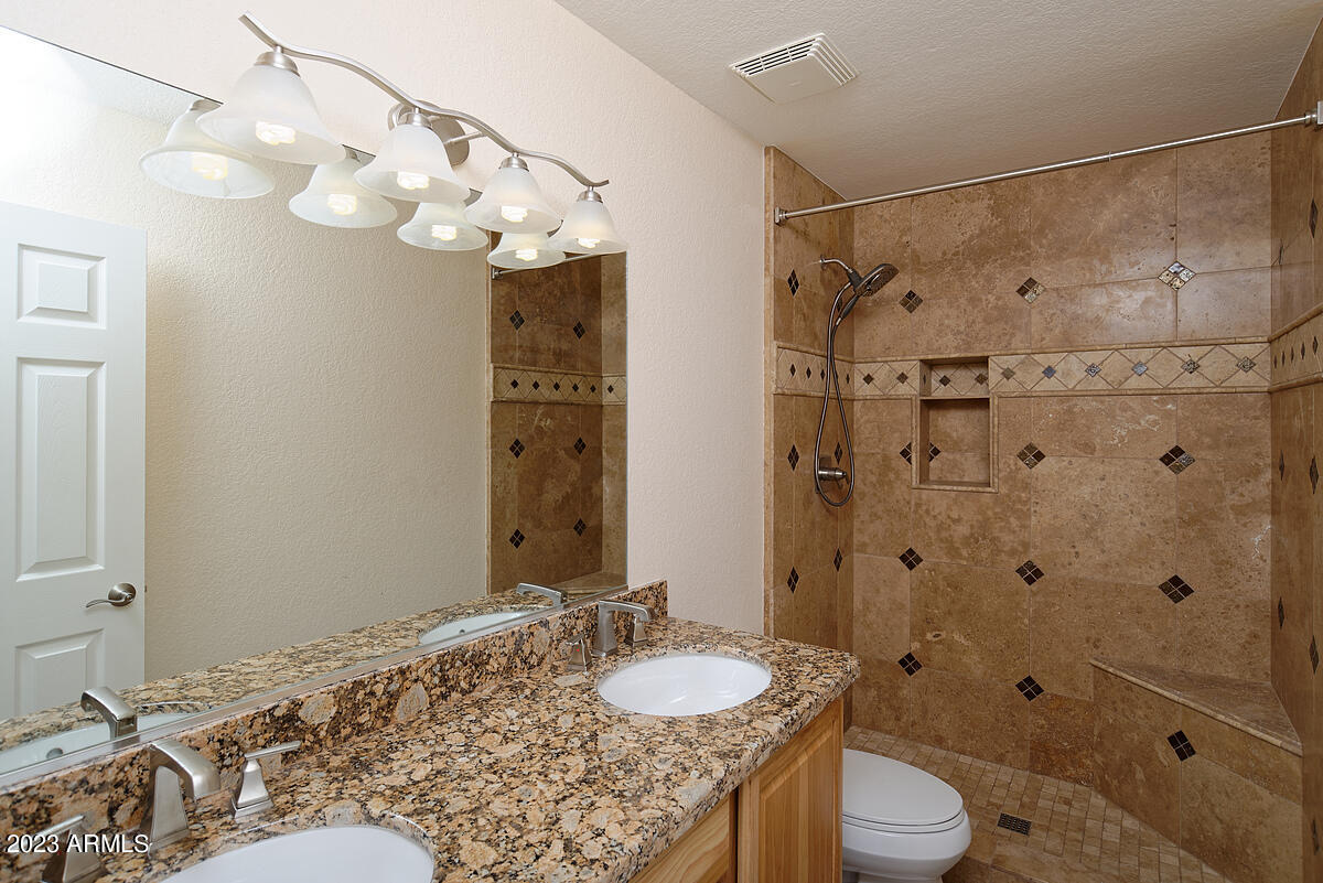 2725 West Irvine Road Phoenix, AZ 85086 - Photo 20 of 33 Guest bath