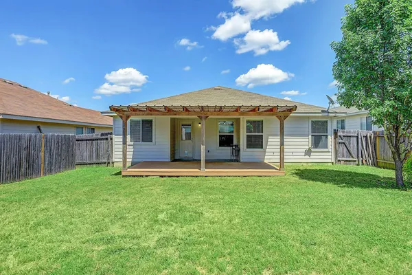 $1,800 | 207 Tolcarne Drive, Hutto, TX 78634
