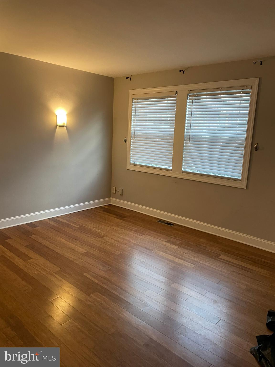 1639 Ralworth Road Baltimore, MD 21218 - Photo 5 of 23 Living Room