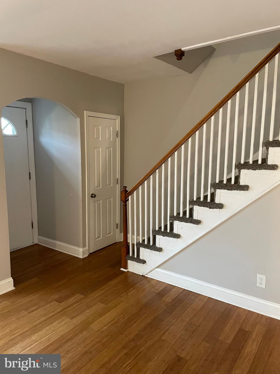 1639 Ralworth Road Baltimore, MD 21218 - Photo 6 of 23 Entry/Stairs
