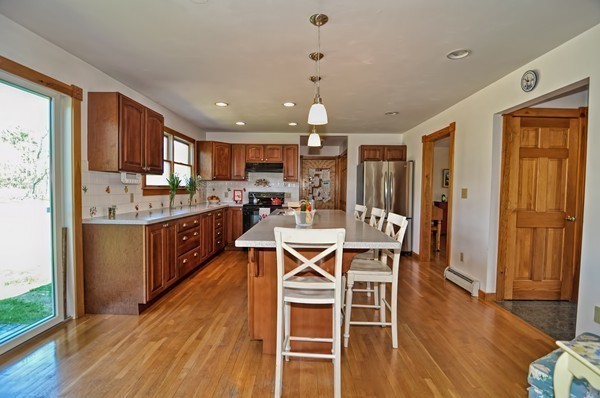 194 Acushnet Road Mattapoisett, MA 02739 - Photo 12 of 28 Gallery Image 12