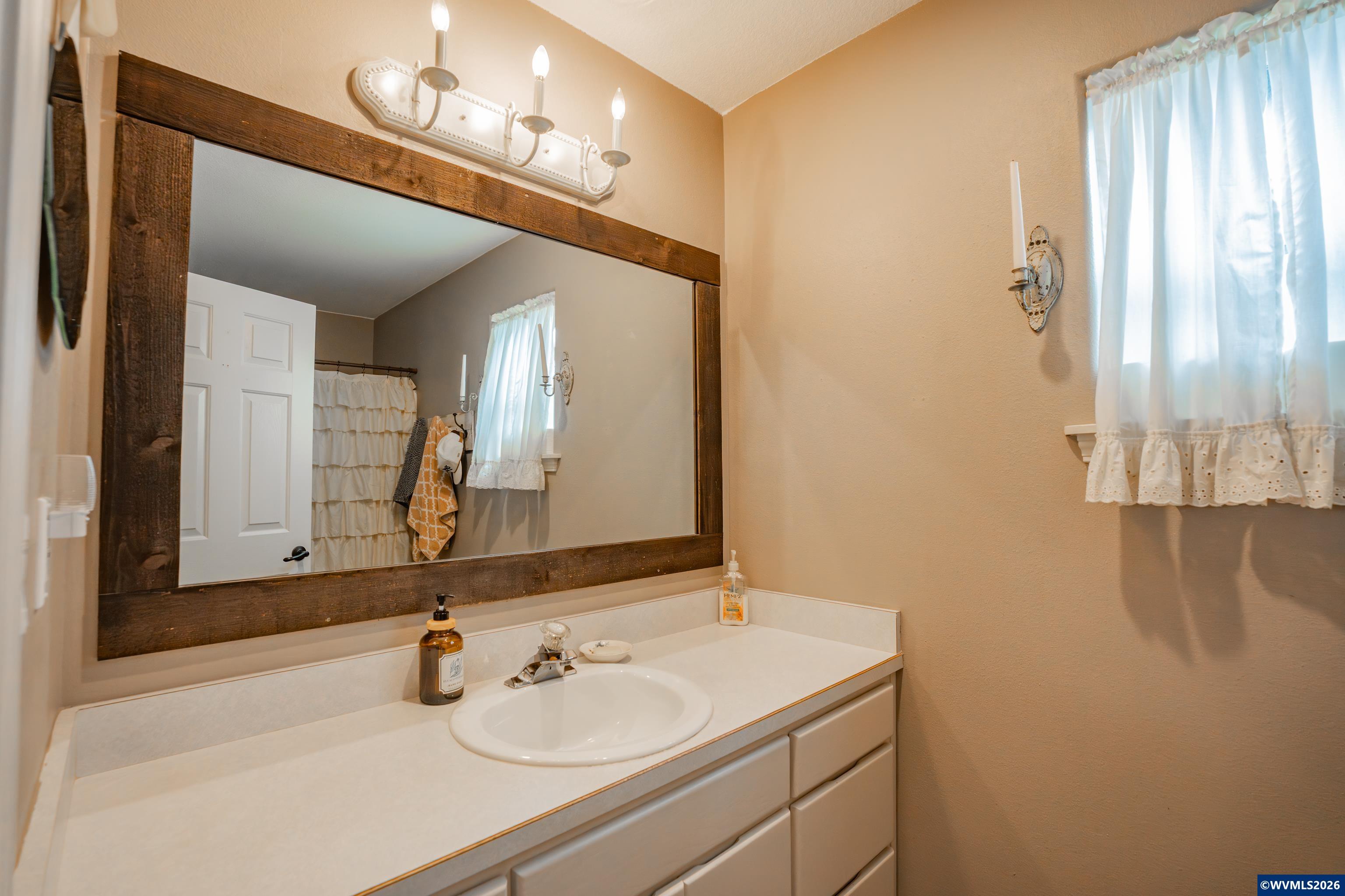 2147 Steelhead Court Lebanon, OR 97355 - Photo 28 of 34