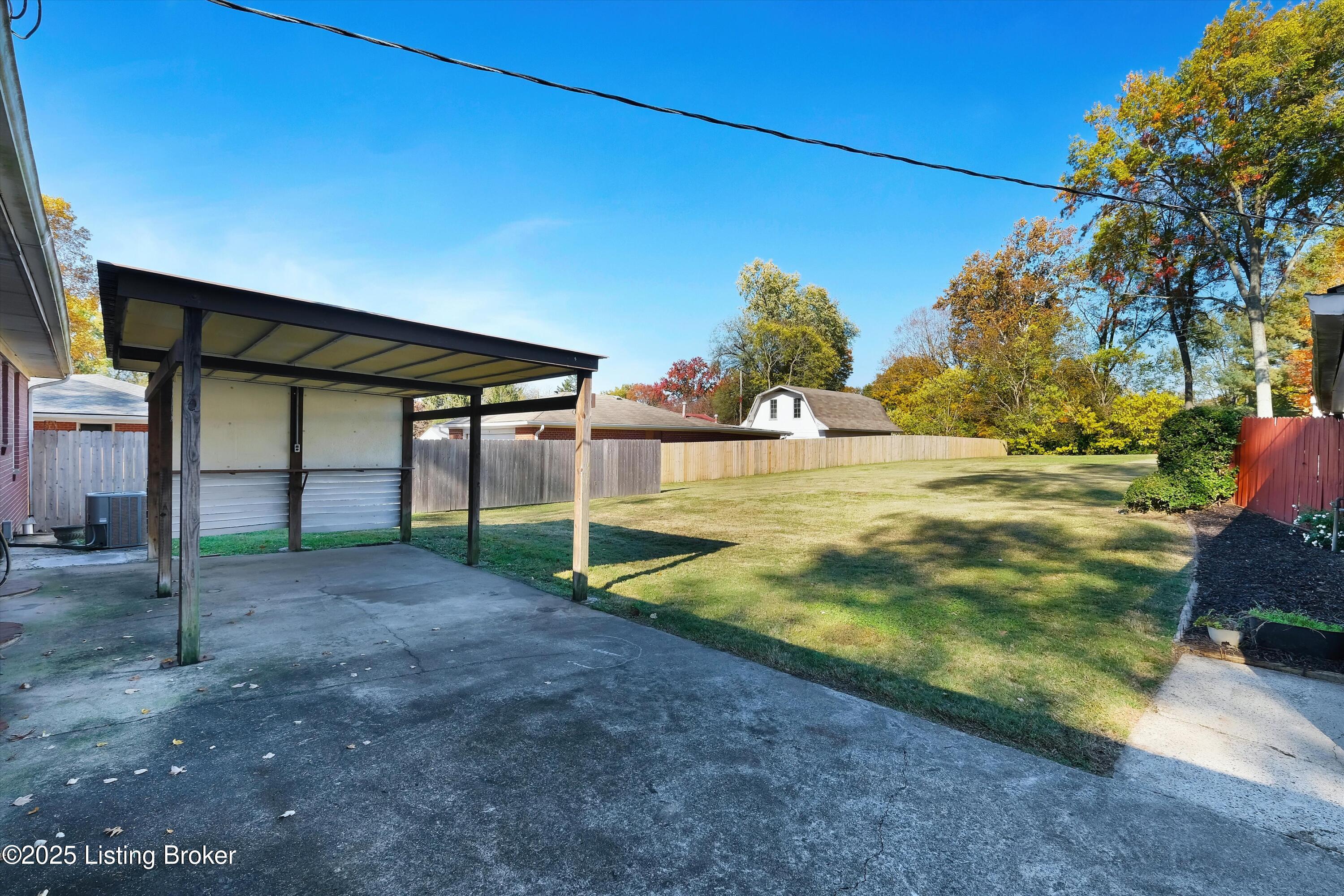 4801 Valley Station Road Louisville, KY 40272 - Photo 31 of 43 Covered Rear Patio