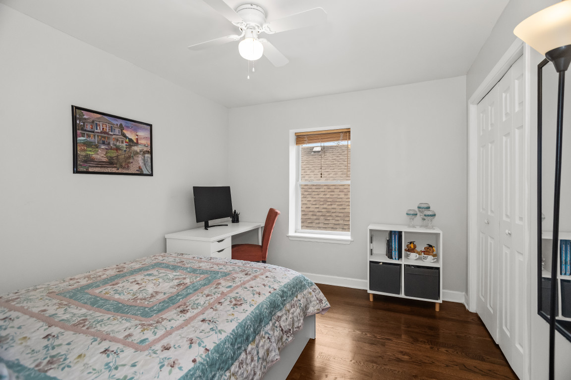 1811 Lyons Street Evanston, IL 60201 - Photo 20 of 33 a bedroom with a bed and a flat screen tv