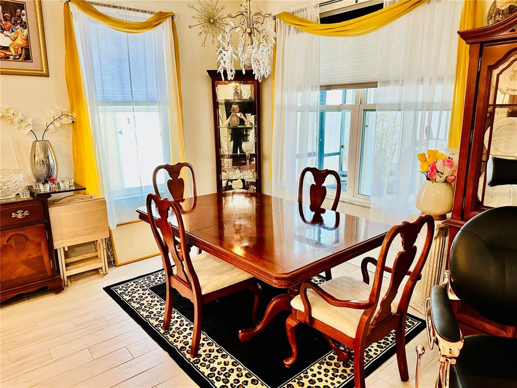 944 Old Windsor Way Spring Hill, FL 34609 - Photo 11 of 31 a table and chairs in a room