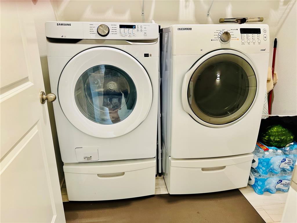 944 Old Windsor Way Spring Hill, FL 34609 - Photo 23 of 31 a utility room with dryer and washer