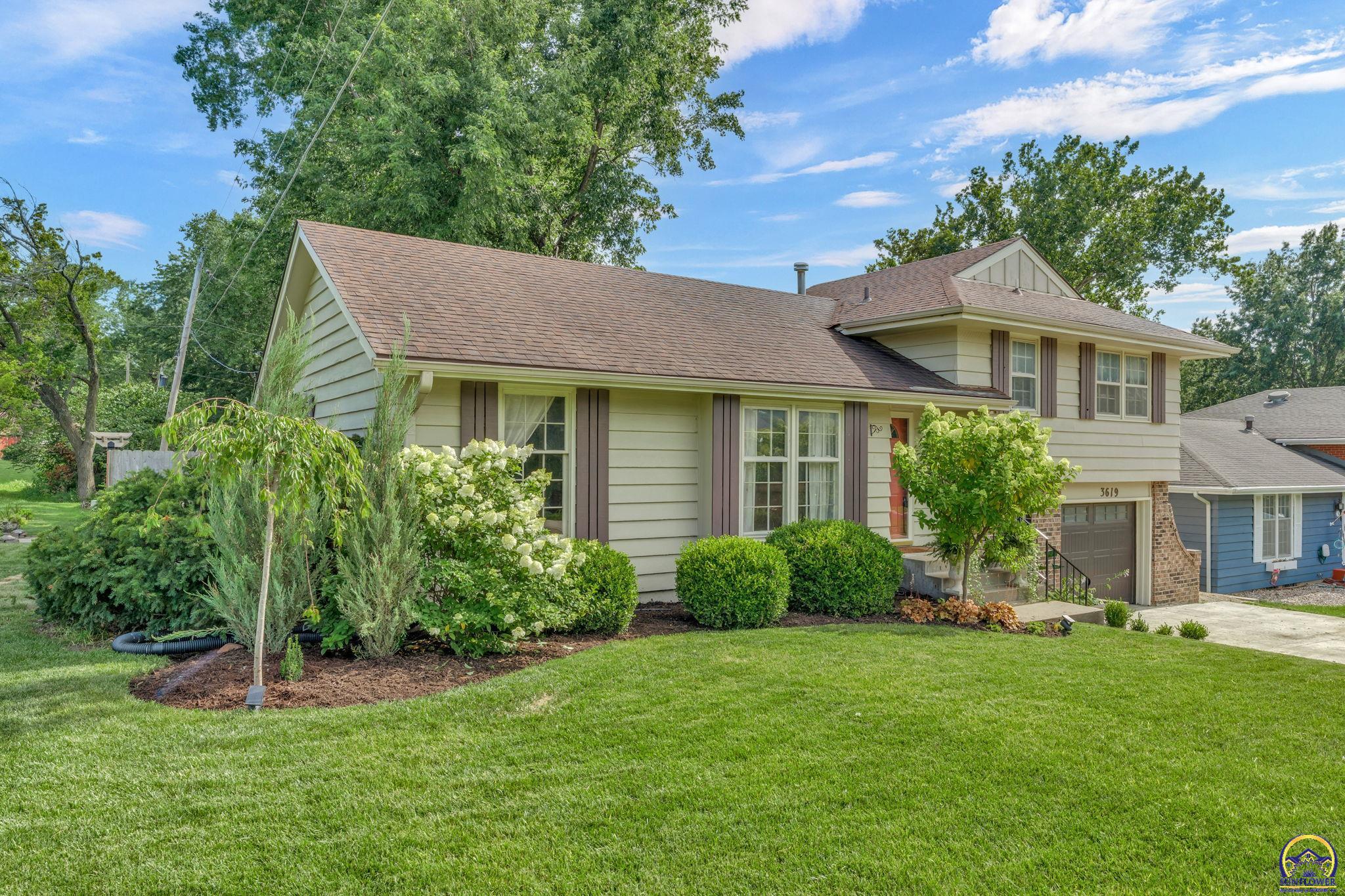 3619 Southwest 33rd Street Topeka, KS 66614 - Photo 4 of 47
