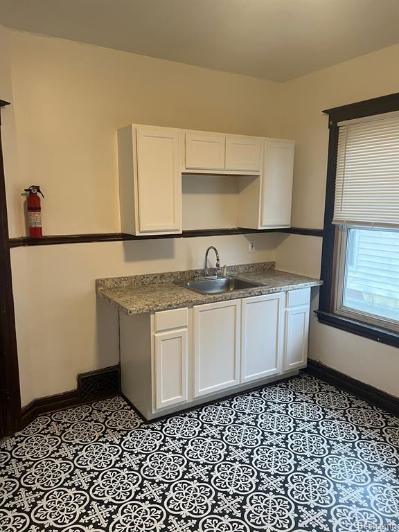 2925 Helen Street Detroit, MI 48207 - Photo 10 of 11