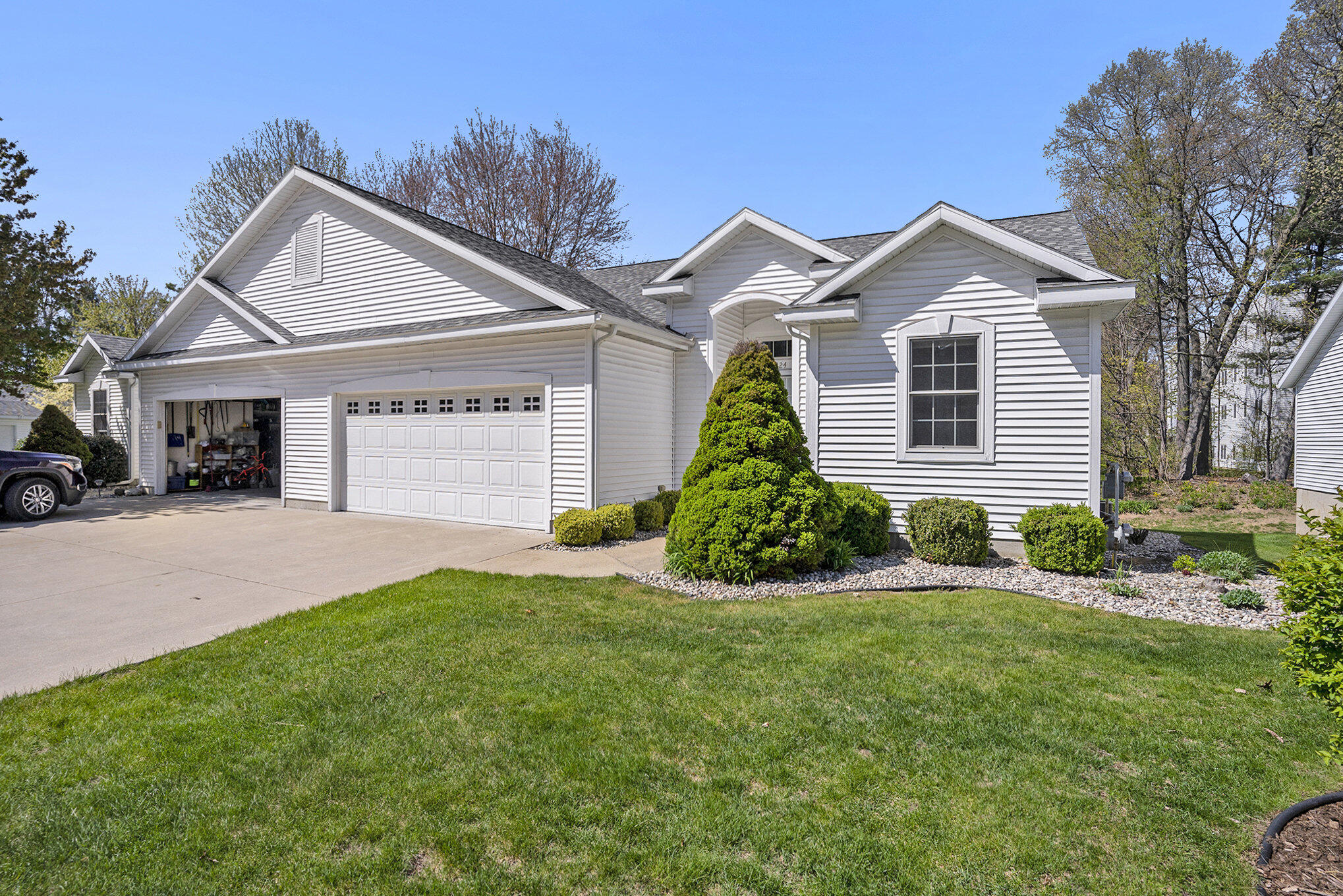 124 Stonegate Court Spring Lake, MI 49456 - Photo 1 of 27 003_file_21