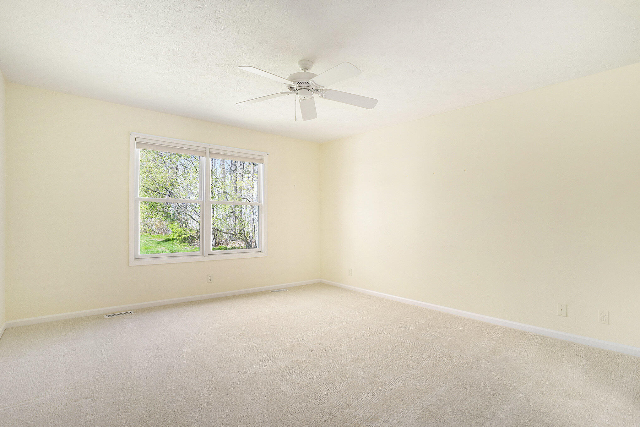 124 Stonegate Court Spring Lake, MI 49456 - Photo 13 of 27 014_file_868