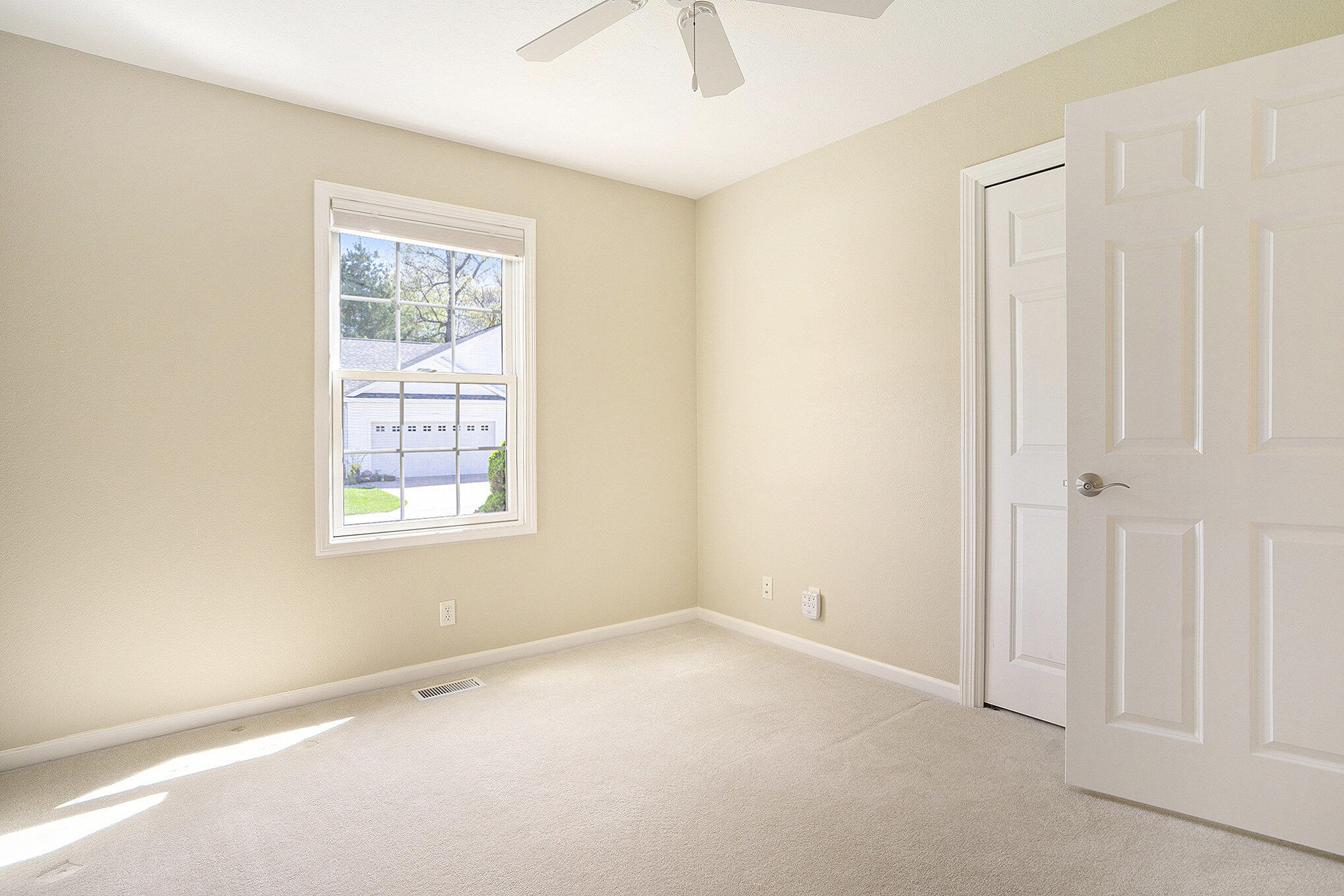 124 Stonegate Court Spring Lake, MI 49456 - Photo 15 of 27 016_file_567