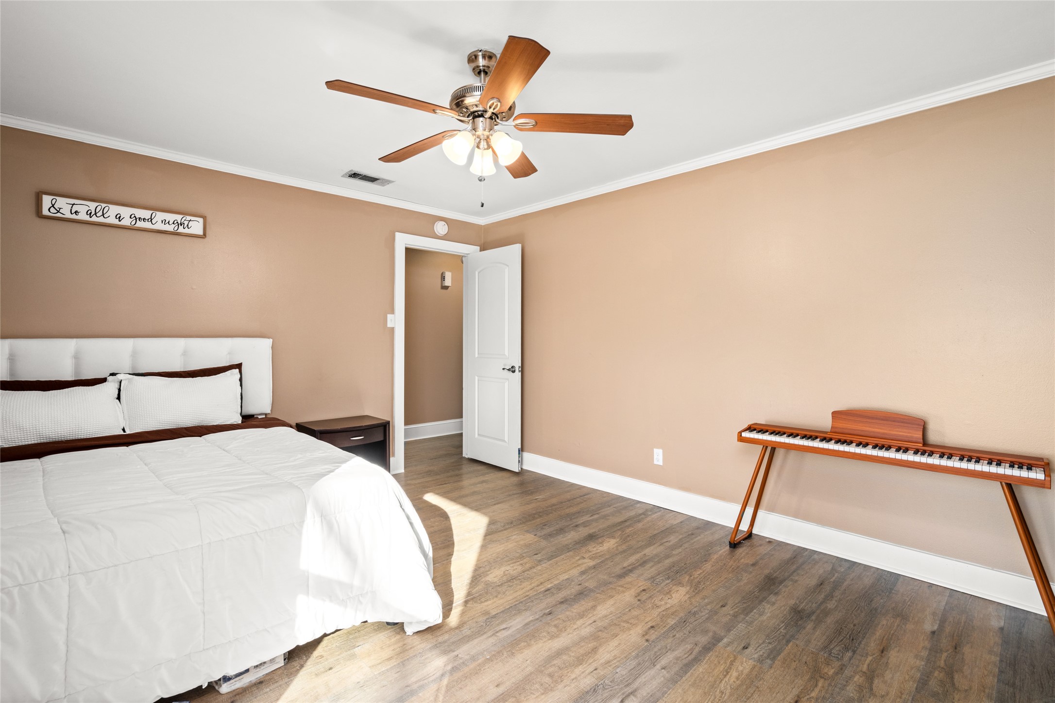 3603 Glenmeadow Drive Rosenberg, TX 77471 - Photo 18 of 27 a bedroom with a bed and a ceiling fan