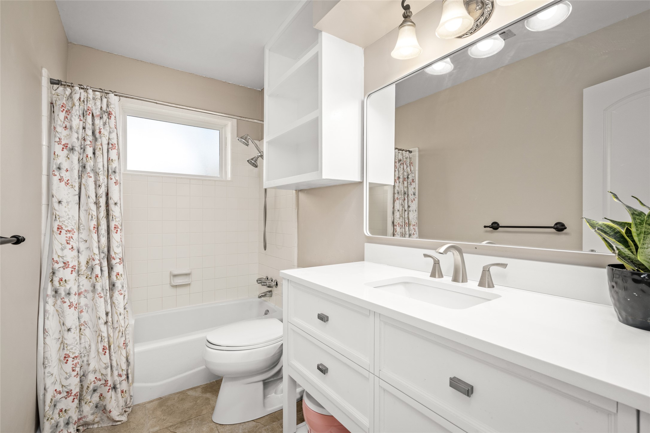 3603 Glenmeadow Drive Rosenberg, TX 77471 - Photo 20 of 27 a bathroom with a sink a toilet and shower