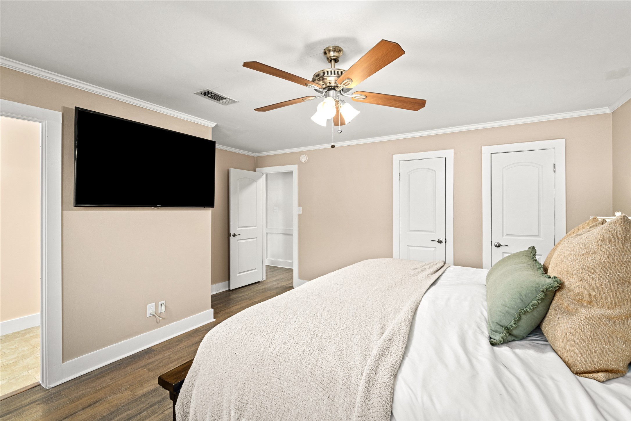 3603 Glenmeadow Drive Rosenberg, TX 77471 - Photo 7 of 27 a bedroom with a bed and a flat screen tv