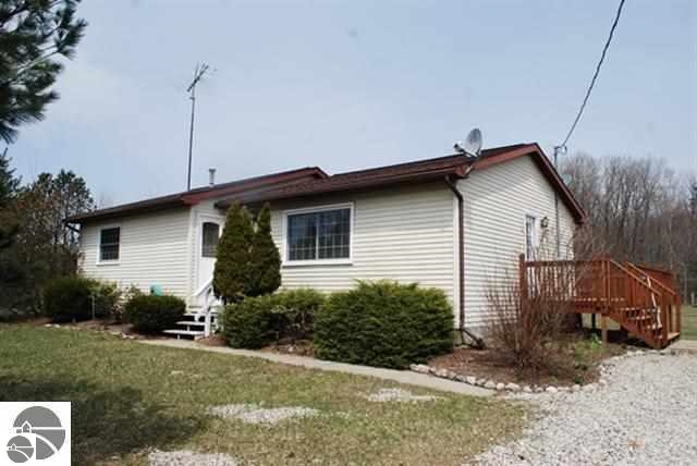 1216 Walton Road Mount Pleasant, MI 48858 - Photo 2 of 34 1779572-1.JPG