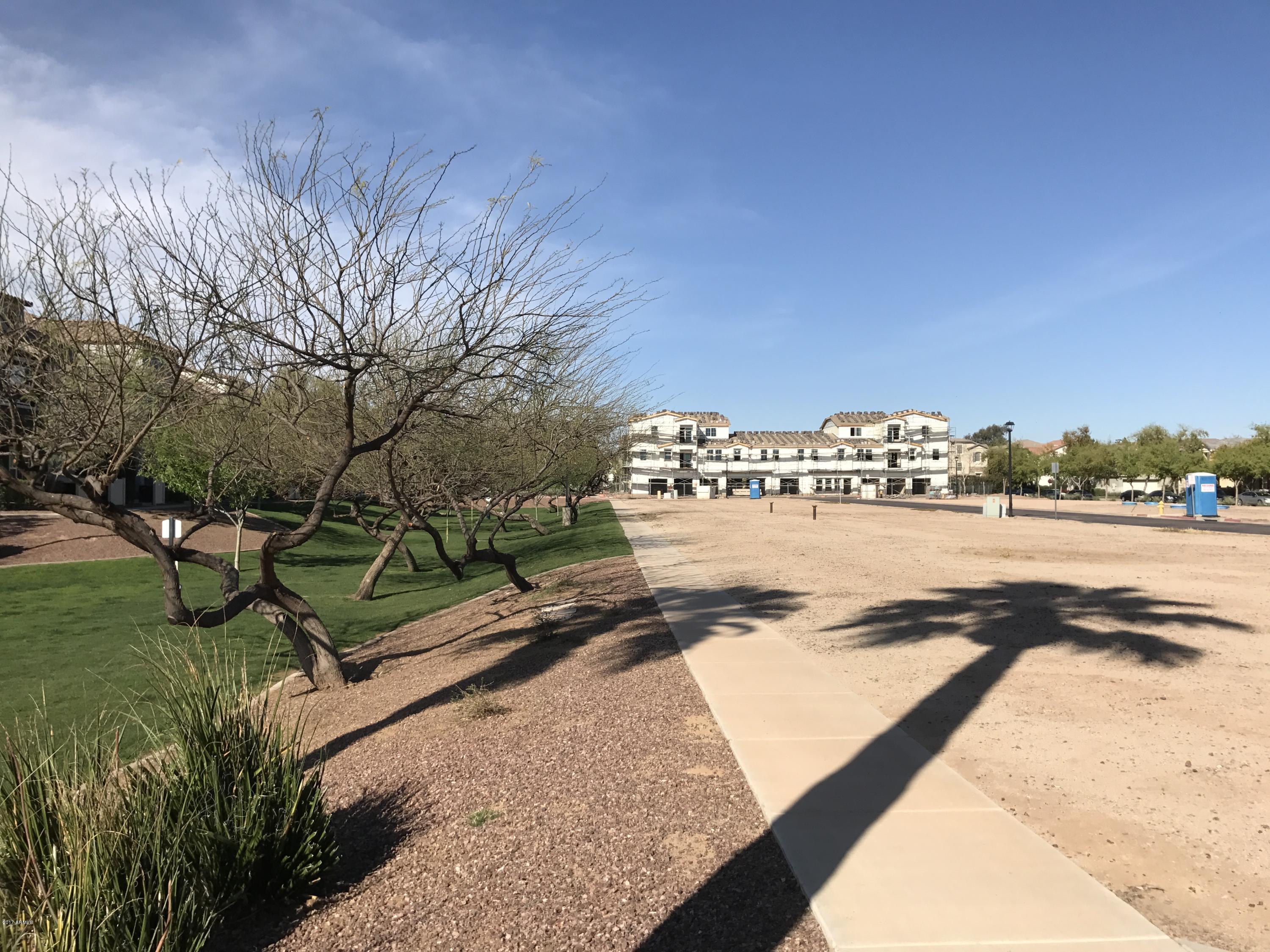 5819 South 23rd Way Phoenix, AZ 85040 - Photo 4 of 15 Views of Greenbelt