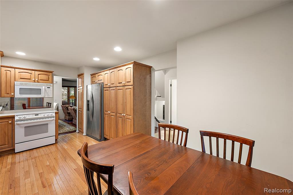 968 Golfview Court Rochester Hills, MI 48307 - Photo 9 of 42