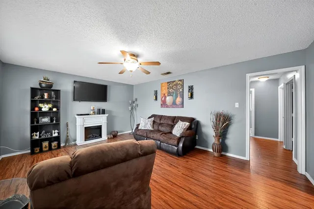 $219,900 | 604 McAnear Street, Cleburne, TX 76033