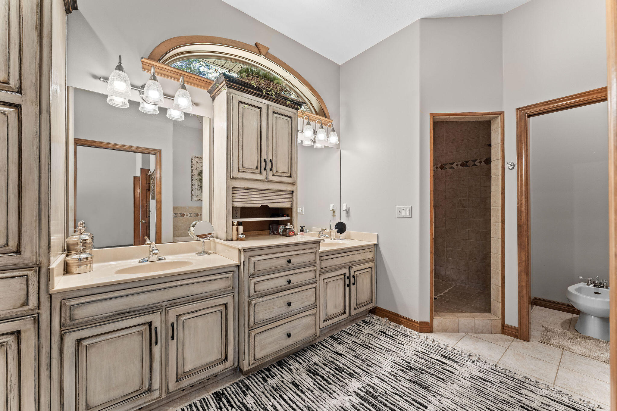 53 Holly Lane Reeds Spring, MO 65737 - Photo 22 of 53 Elegant En-suite Bath