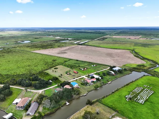 a view of an outdoor space