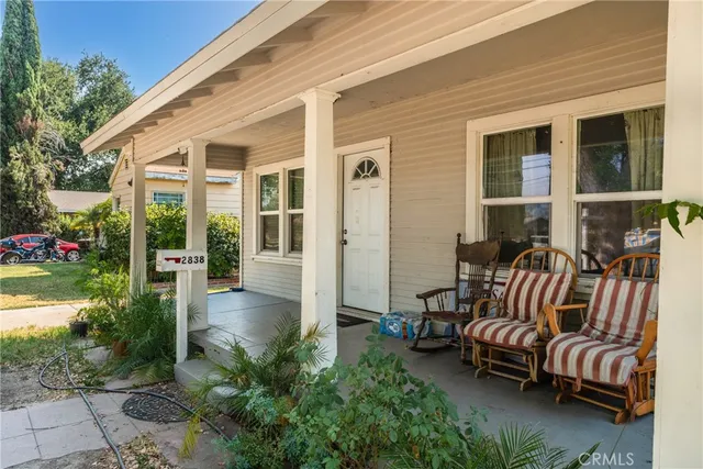 a view of a house with backyard and sitting area