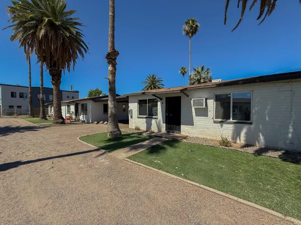 $945 | 2 East Navajo Road, Unit 8, Tucson, AZ 85705