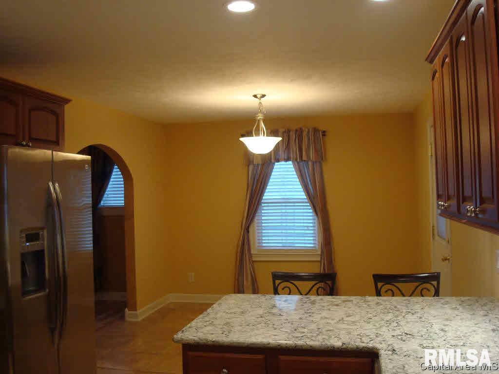 2429 South 8th Street Springfield, IL 62703 - Photo 4 of 15