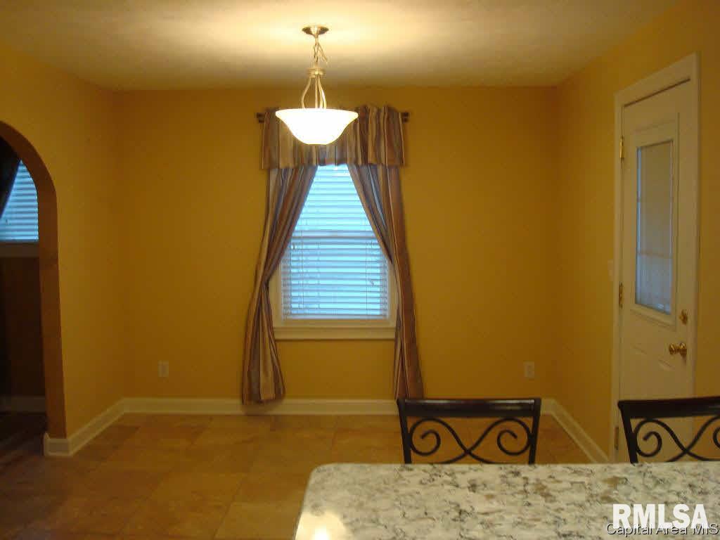 2429 South 8th Street Springfield, IL 62703 - Photo 6 of 15
