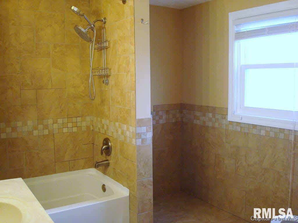 2429 South 8th Street Springfield, IL 62703 - Photo 8 of 15