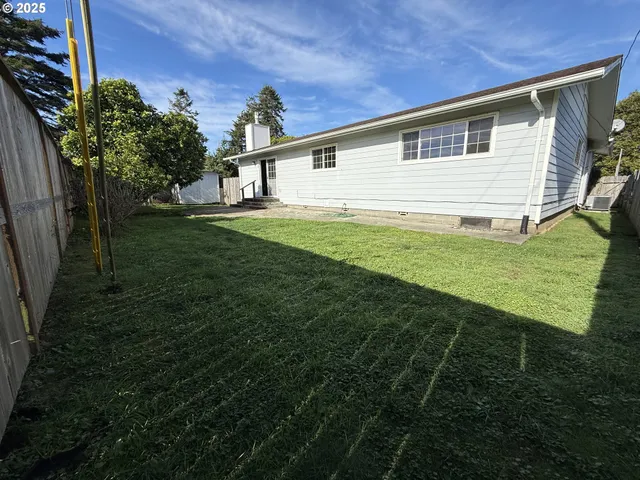 a view of a house with a backyard