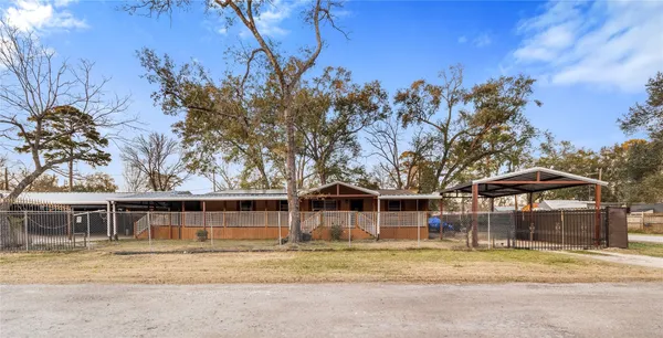 $200,000 | 214 Lochness Drive, Highlands, TX 77562