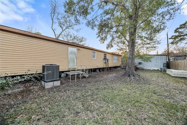 $200,000 | 214 Lochness Drive, Highlands, TX 77562