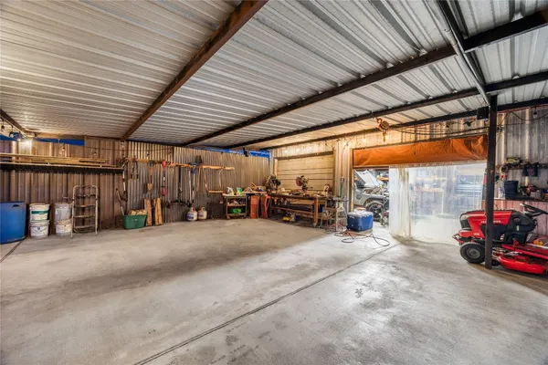 $200,000 | 214 Lochness Drive, Highlands, TX 77562