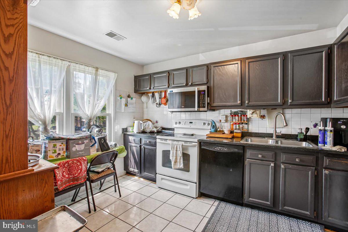 7790 Euclid Way Springfield, VA 22153 - Photo 4 of 27 Gallery Image 4