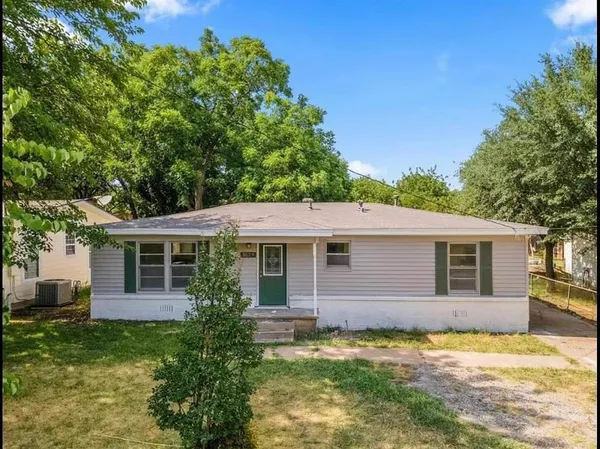 $1,450 | 1529 East King Street, Sherman, TX 75090
