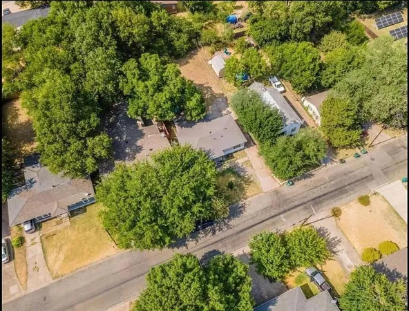 $1,450 | 1529 East King Street, Sherman, TX 75090