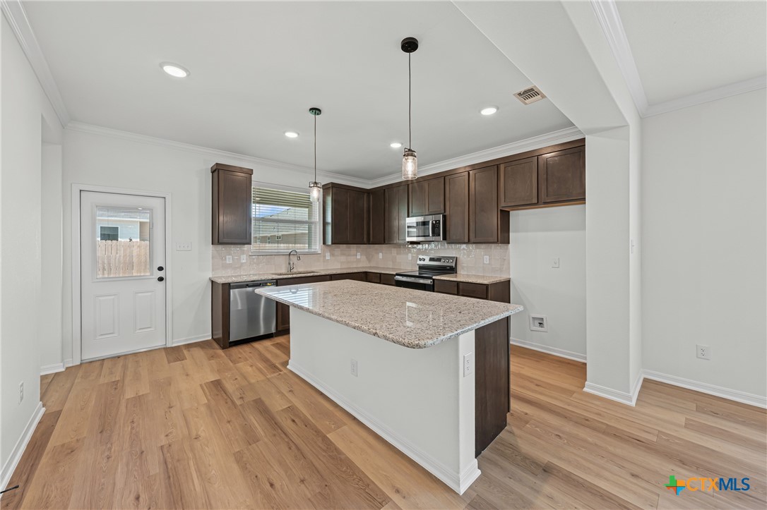 7810 Timber Holw Lane Temple, TX 76502 - Photo 13 of 32 a kitchen with stainless steel appliances granite countertop a sink a stove and a refrigerator