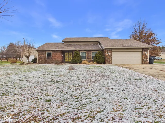 $349,900 | 2111 Round Barn Road, Anderson, IN 46017