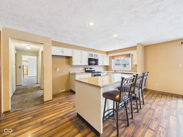 $344,900 | 2111 Round Barn Road, Anderson, IN 46017