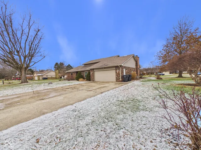 $344,900 | 2111 Round Barn Road, Anderson, IN 46017