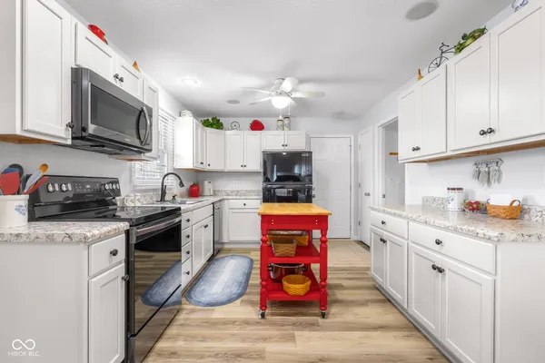 $299,500 | 3230 Queensbury Drive, Columbus, IN 47203