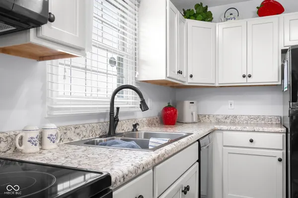 $299,500 | 3230 Queensbury Drive, Columbus, IN 47203